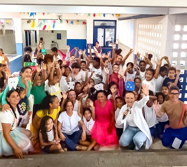 Porto Seguro leva saúde bucal às escolas com teatro e atividades educativas